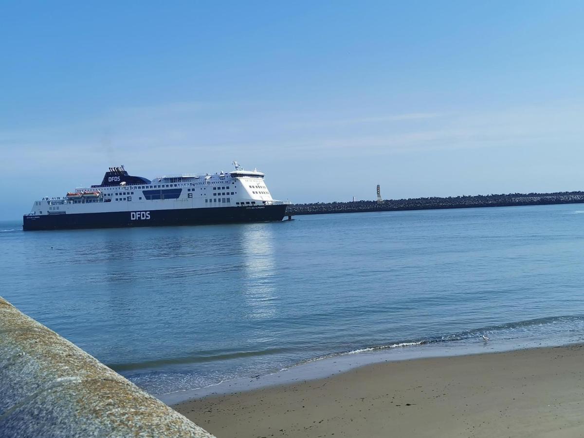Au Kaycedra Apartment Calais Bagian luar foto