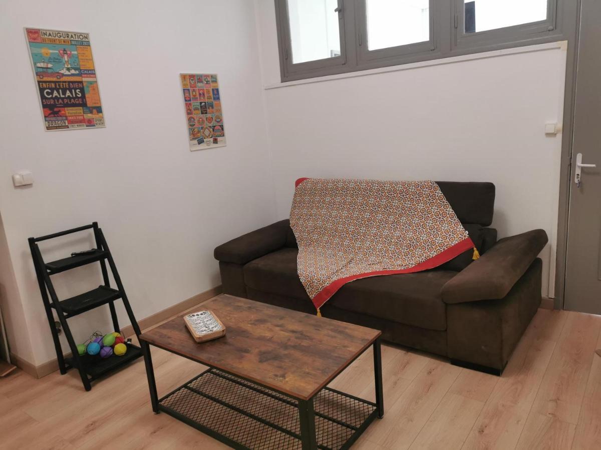 Au Kaycedra Apartment Calais Bagian luar foto