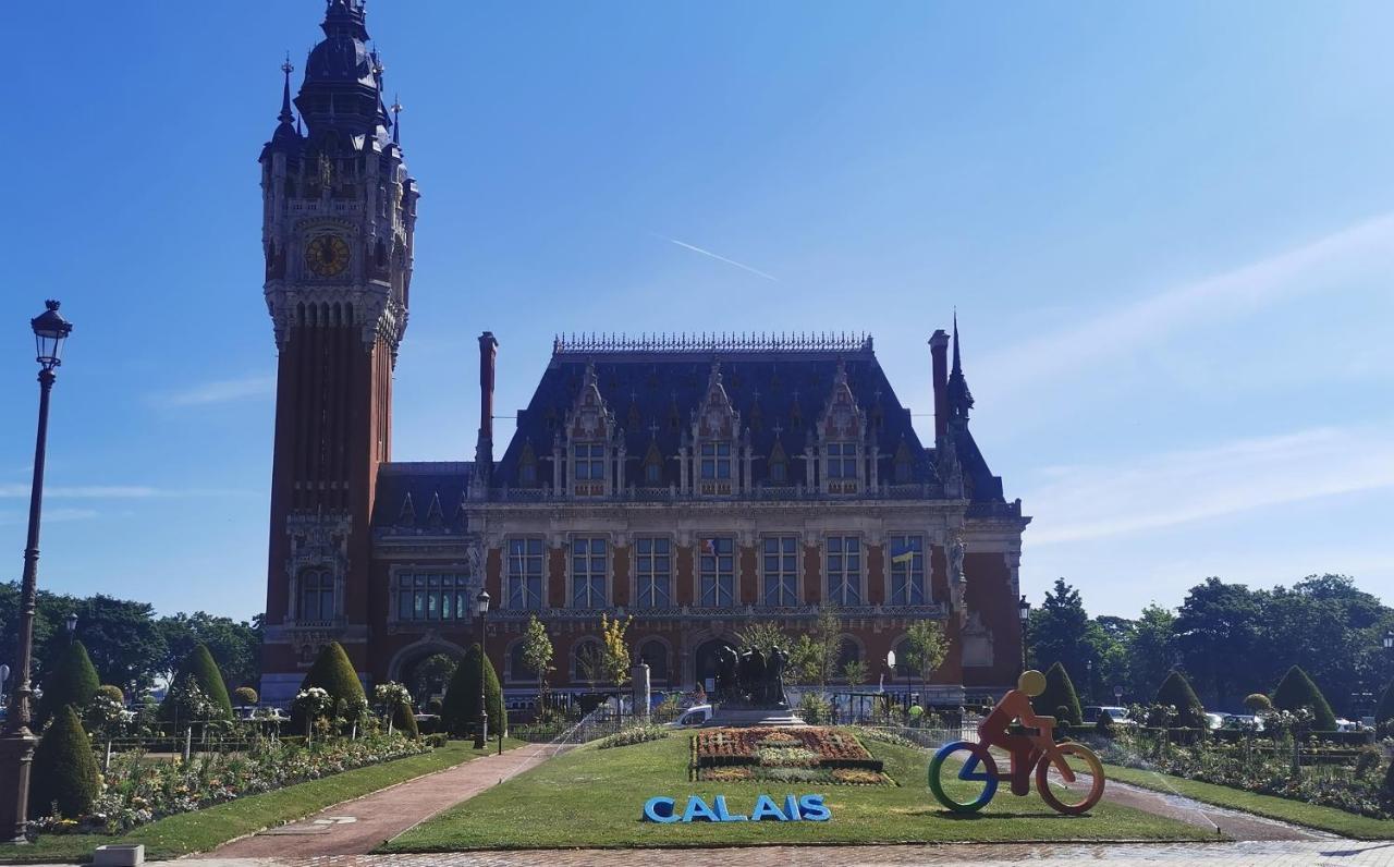 Au Kaycedra Apartment Calais Bagian luar foto